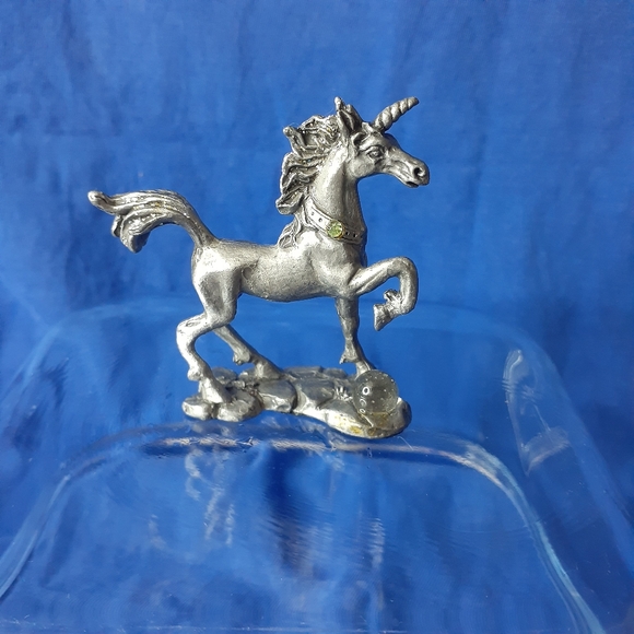 Unicorn Vintage Figurine With Crystal Ball & Green Stone Very Detailed Vintage - Picture 4 of 16